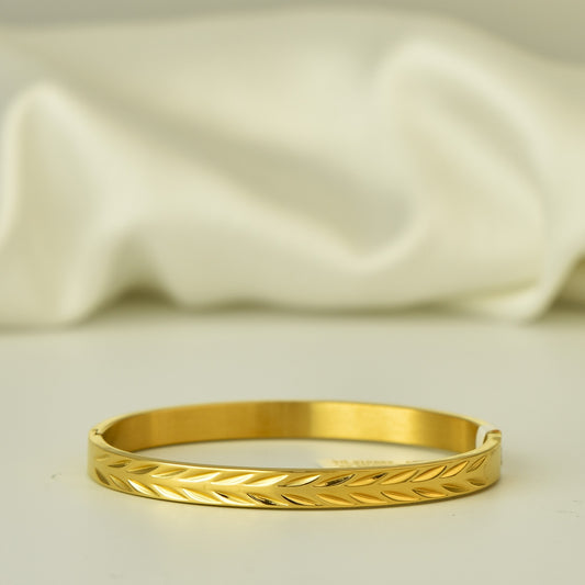 Anti-Tarnish Bracelet cuff model in Gold Polish with leaf pattern design