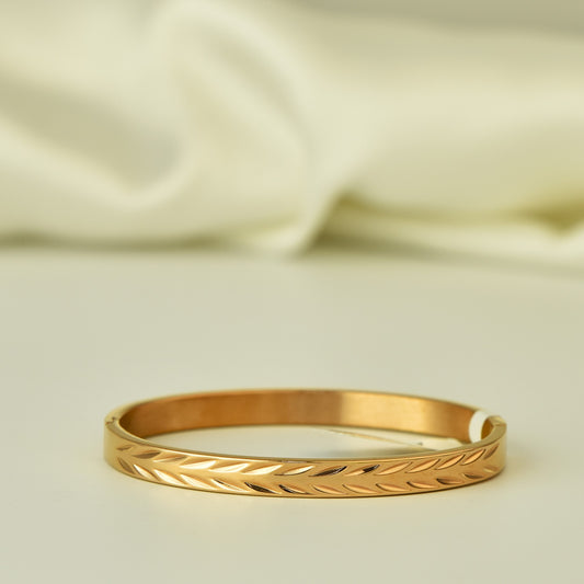 cuff-bracelet-kada-type-rose-gold-polish-anti-tarnish-minimal-western-korean-trend