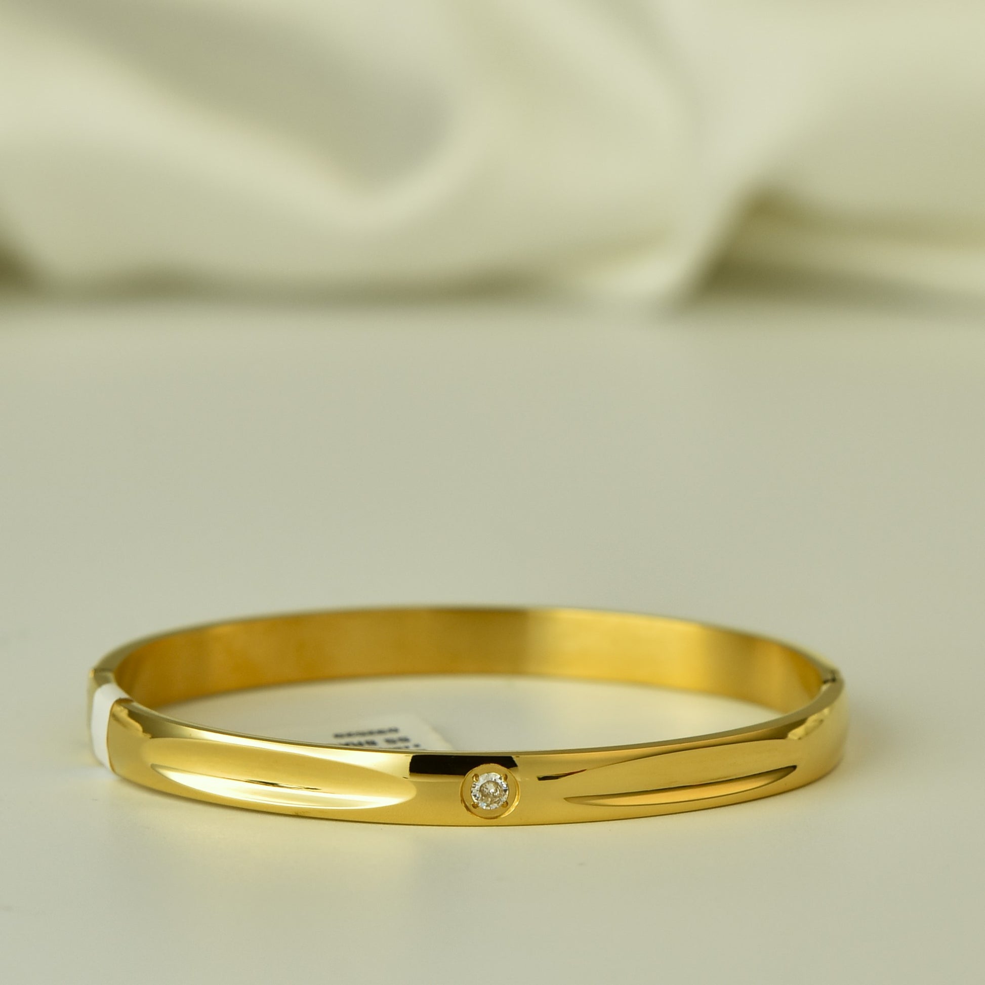 cuff-bracelet-kada-type-gold-polish-anti-tarnish-minimal-western-trend