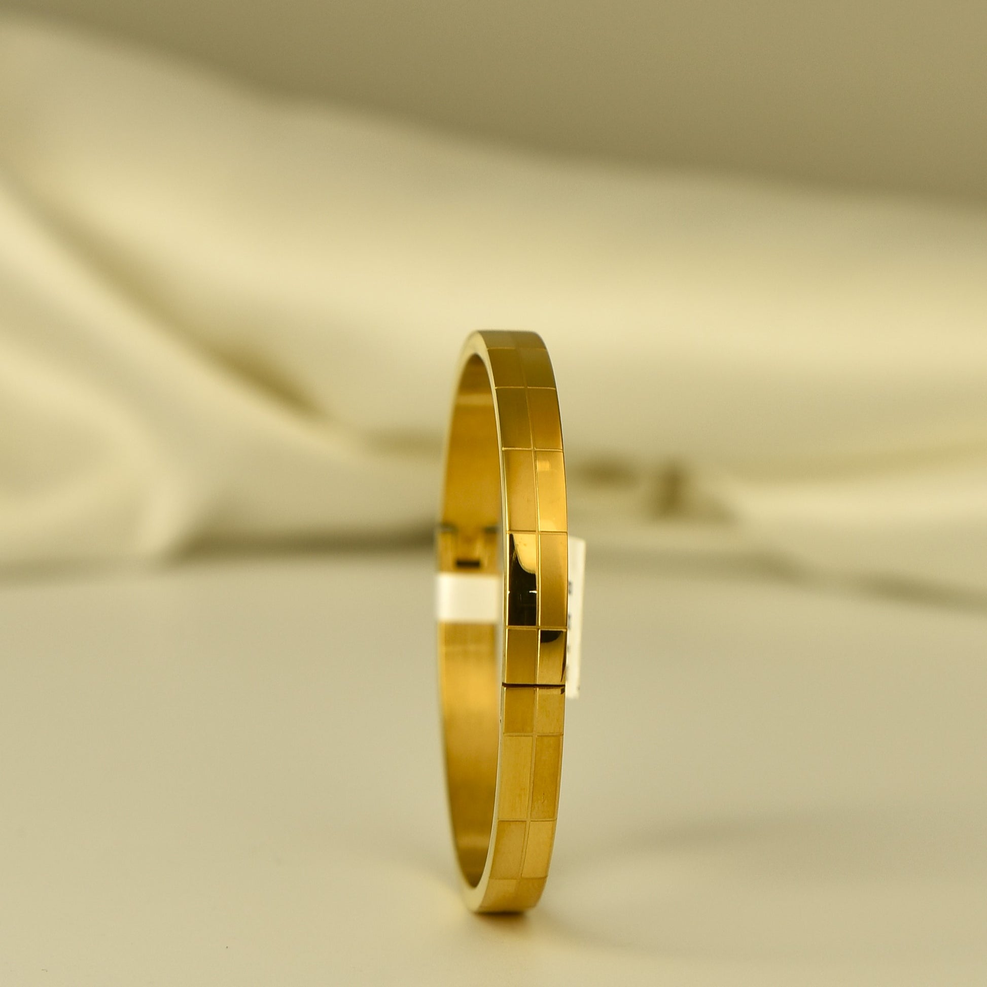 cuff-bracelet-kada-type-rose-gold-polish-anti-tarnish-minimal-western-korean-trend
